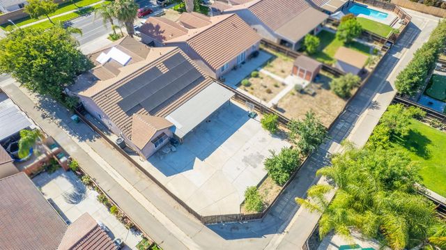 1135 Rafer Johnson Drive, Kingsburg, CA 93631