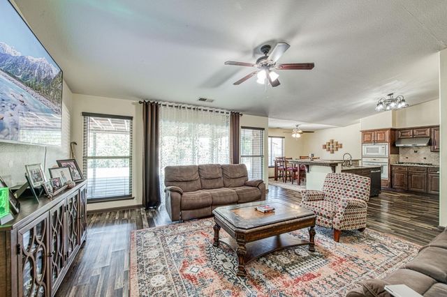 1135 Rafer Johnson Drive, Kingsburg, CA 93631