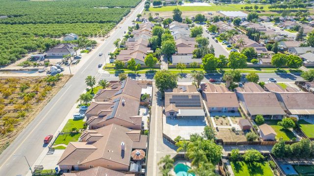 1135 Rafer Johnson Drive, Kingsburg, CA 93631