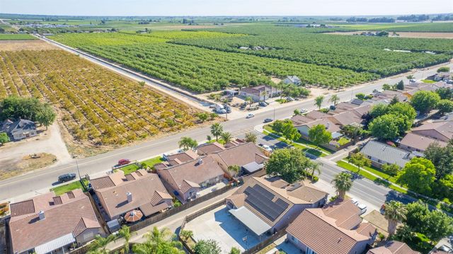 1135 Rafer Johnson Drive, Kingsburg, CA 93631