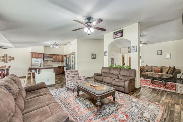 1135 Rafer Johnson Drive, Kingsburg, CA 93631