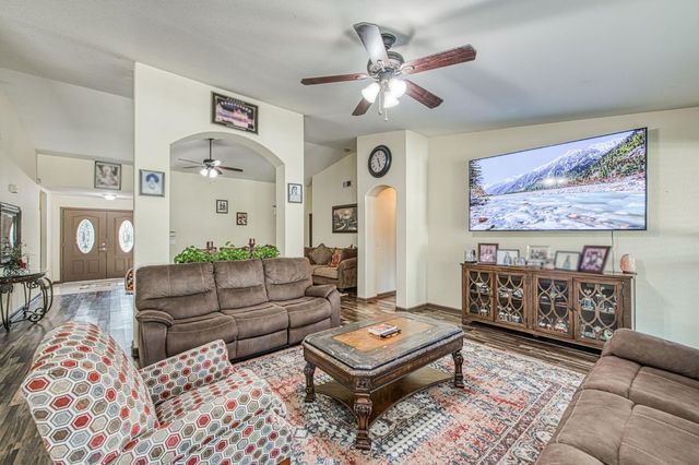 1135 Rafer Johnson Drive, Kingsburg, CA 93631