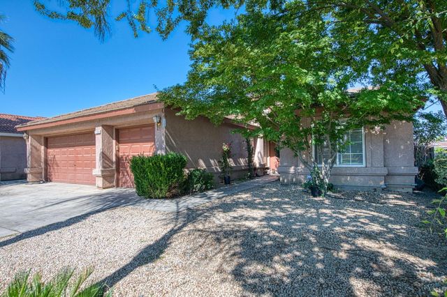 1135 Rafer Johnson Drive, Kingsburg, CA 93631