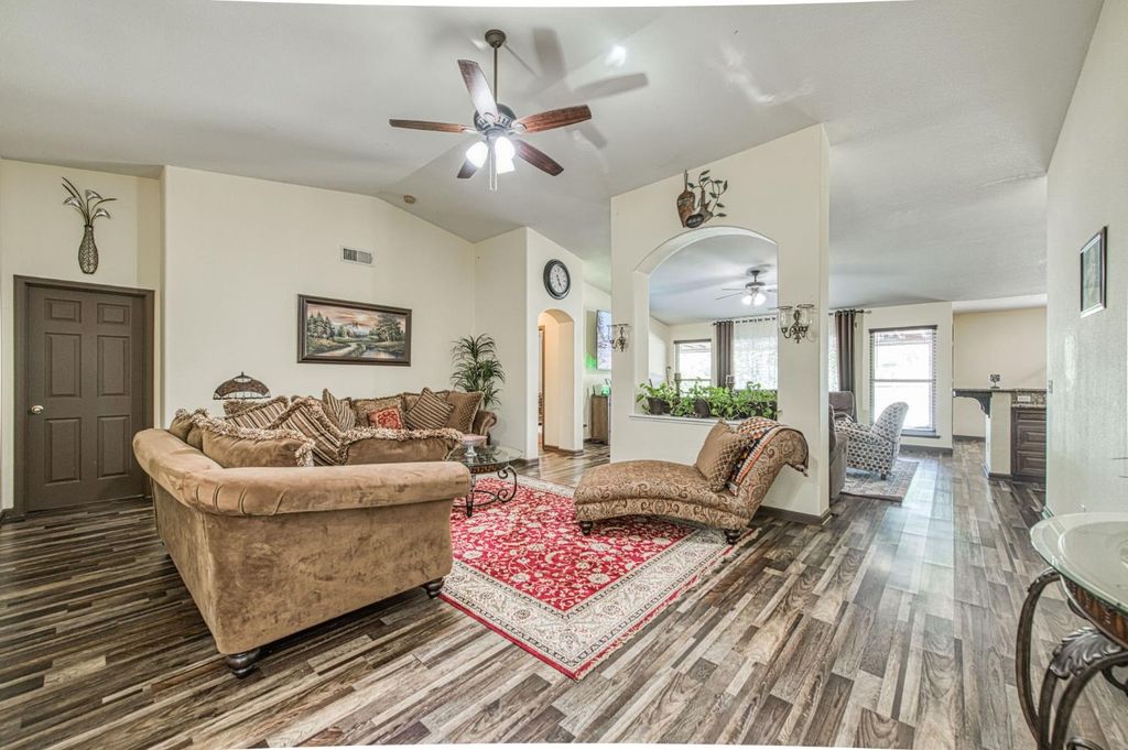 1135 Rafer Johnson Drive, Kingsburg, CA 93631