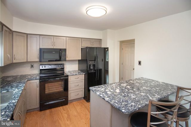 1330 RIDGEVIEW DR, Phoenixville, PA 19460