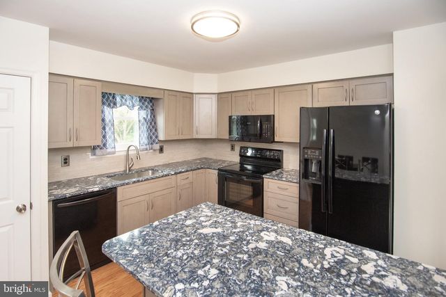 1330 RIDGEVIEW DR, Phoenixville, PA 19460