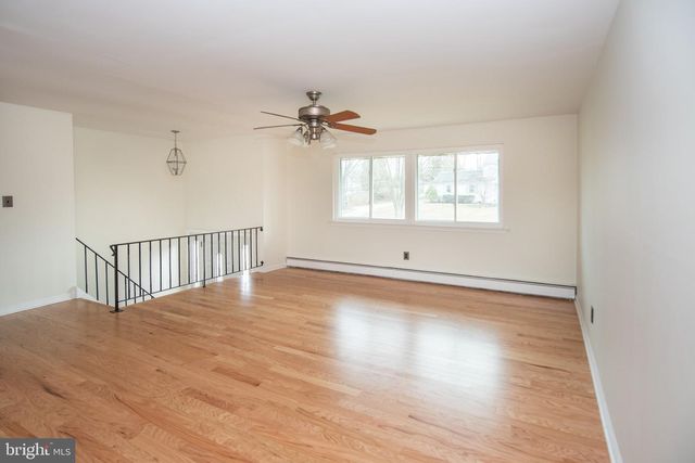 1330 RIDGEVIEW DR, Phoenixville, PA 19460