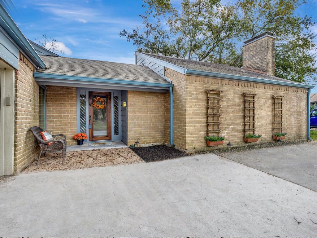 4330 Shady Springs Drive, Seabrook, TX 77586