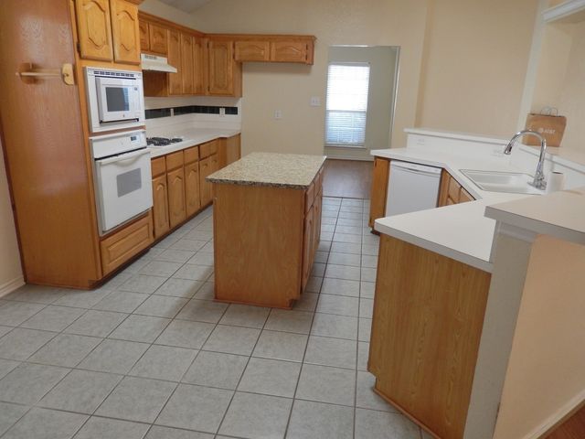 2717 CREEK VALLEY Drive, Garland, TX 75040