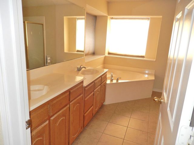 2717 CREEK VALLEY Drive, Garland, TX 75040