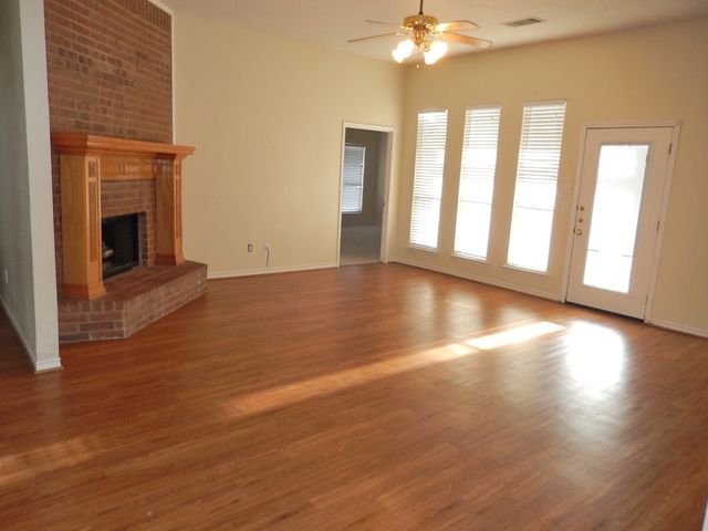 2717 CREEK VALLEY Drive, Garland, TX 75040