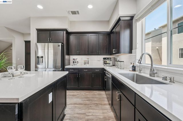 8550 Boardwalk Way, Newark, CA 94560