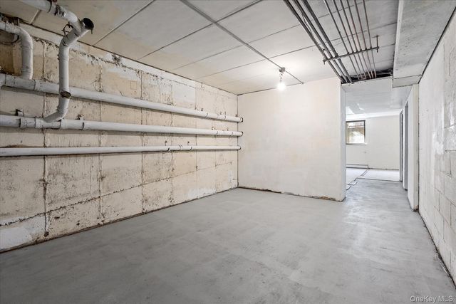 140-12 33rd Avenue 101, Flushing, NY 11354
