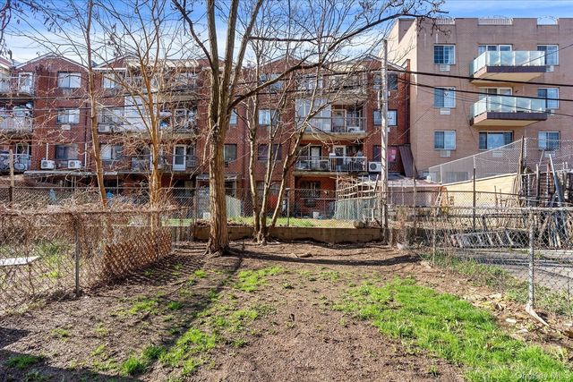 140-12 33rd Avenue 101, Flushing, NY 11354