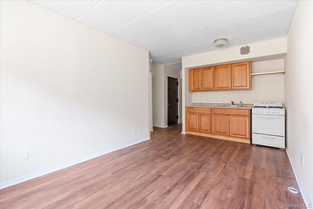 140-12 33rd Avenue 101, Flushing, NY 11354