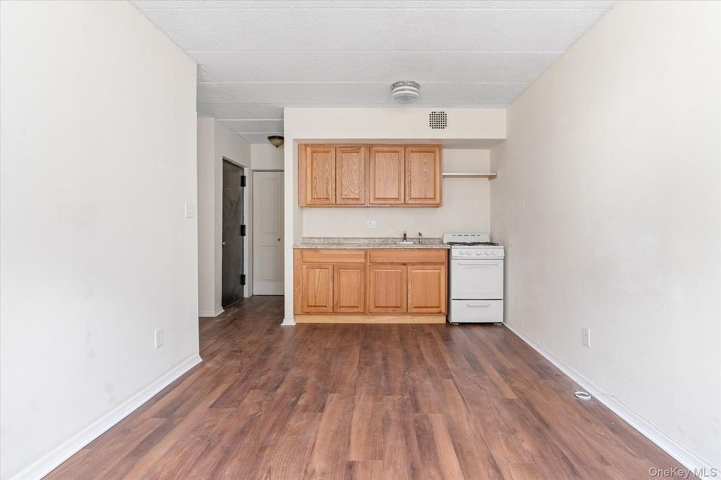 140-12 33rd Avenue 101, Flushing, NY 11354 — photo 4