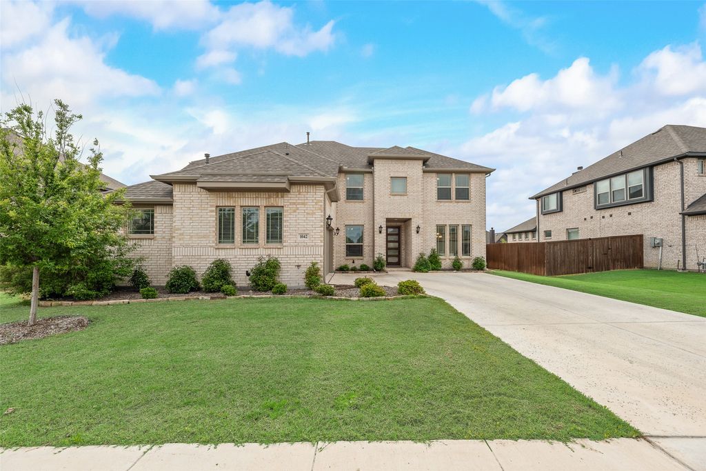 1042 Elmwood Drive, Justin, TX 76247