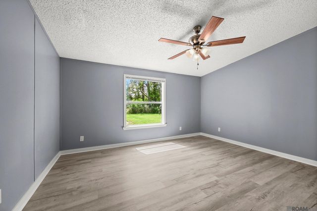 18603 Scivicque Ln, Port Vincent, LA 70726