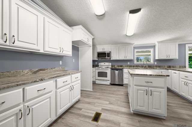 18603 Scivicque Ln, Port Vincent, LA 70726