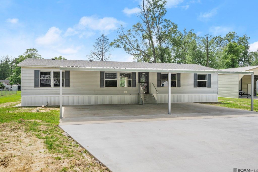 18603 Scivicque Ln, Port Vincent, LA 70726