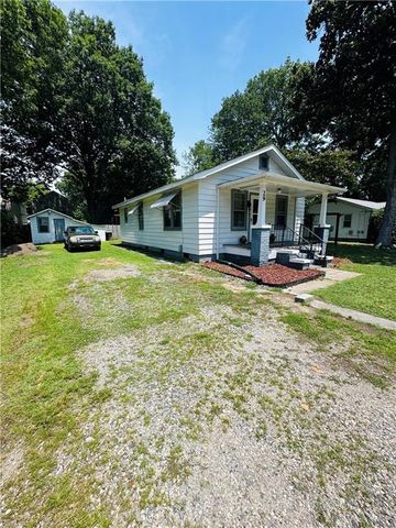 29 Deep Creek RD, Newport News, VA 23606