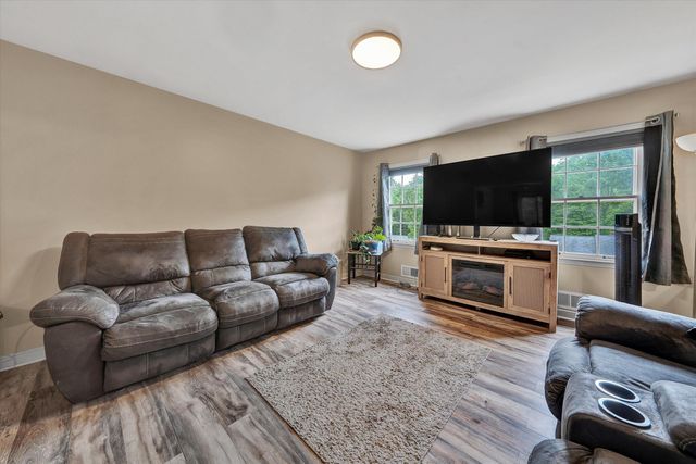 3323 Longhorn RD, Roanoke, VA 24018