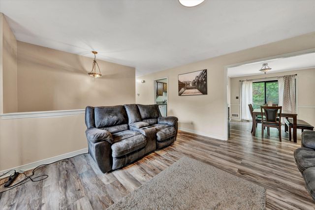 3323 Longhorn RD, Roanoke, VA 24018