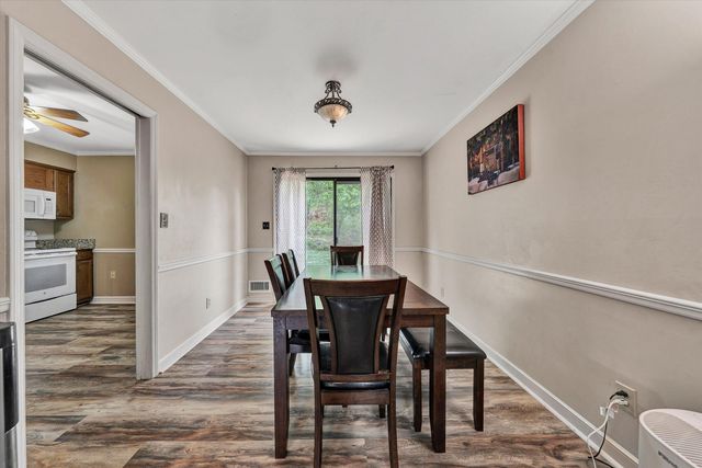 3323 Longhorn RD, Roanoke, VA 24018