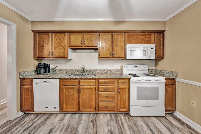 3323 Longhorn RD, Roanoke, VA 24018
