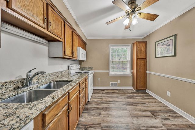 3323 Longhorn RD, Roanoke, VA 24018