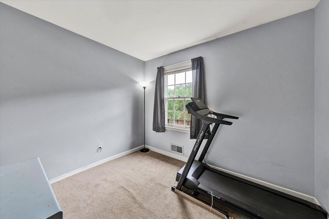 3323 Longhorn RD, Roanoke, VA 24018