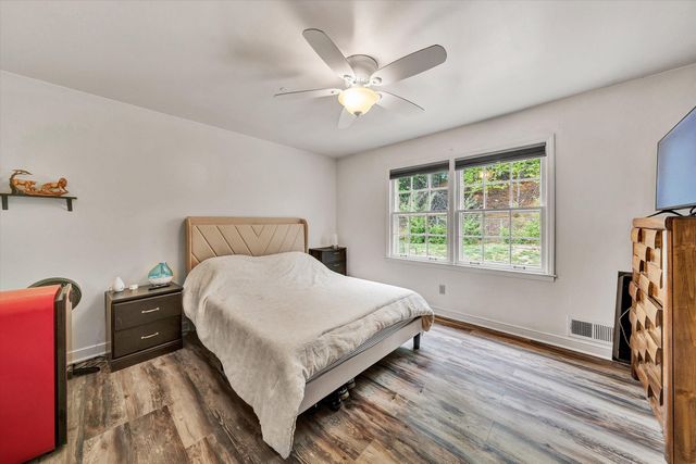 3323 Longhorn RD, Roanoke, VA 24018