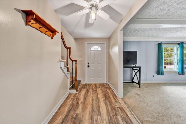 3323 Longhorn RD, Roanoke, VA 24018