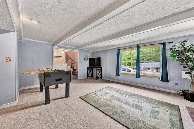 3323 Longhorn RD, Roanoke, VA 24018