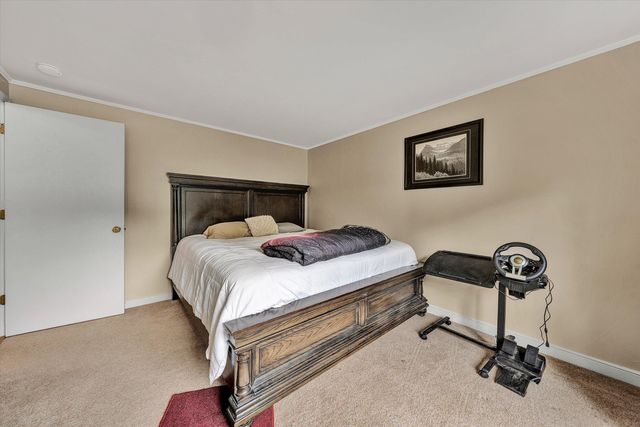 3323 Longhorn RD, Roanoke, VA 24018