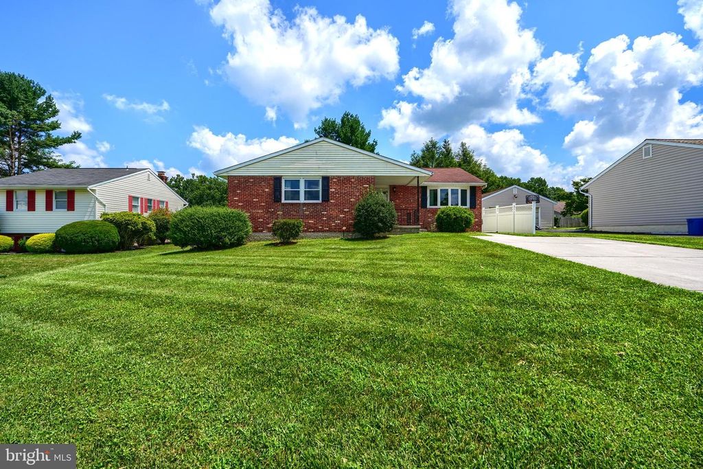 4026 SILVAGE RD, Baltimore, MD 21236