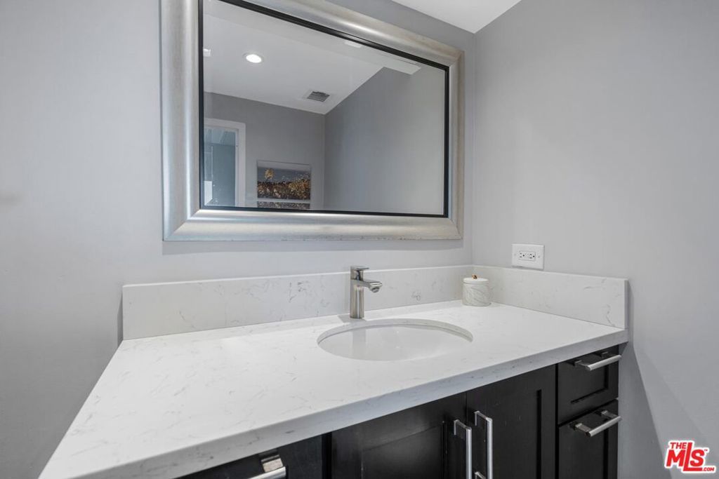 Image 15 of property listing at 10501 Wilshire Boulevard 1902, Los Angeles, CA 90024