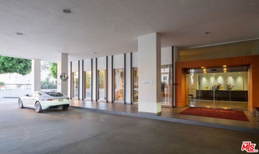 Image 19 of property listing at 10501 Wilshire Boulevard 1902, Los Angeles, CA 90024