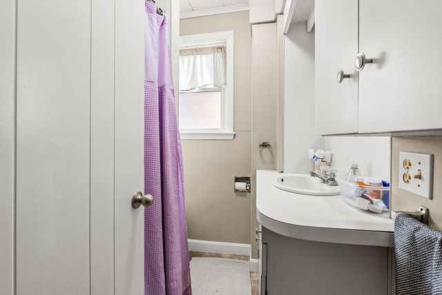 32 Kirby St, Marlborough, MA 01752