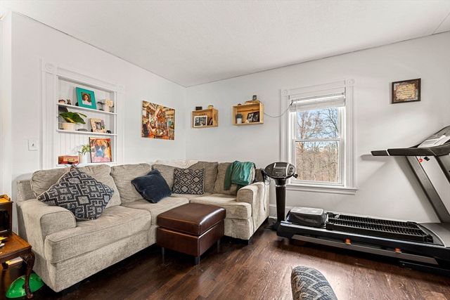 32 Kirby St, Marlborough, MA 01752