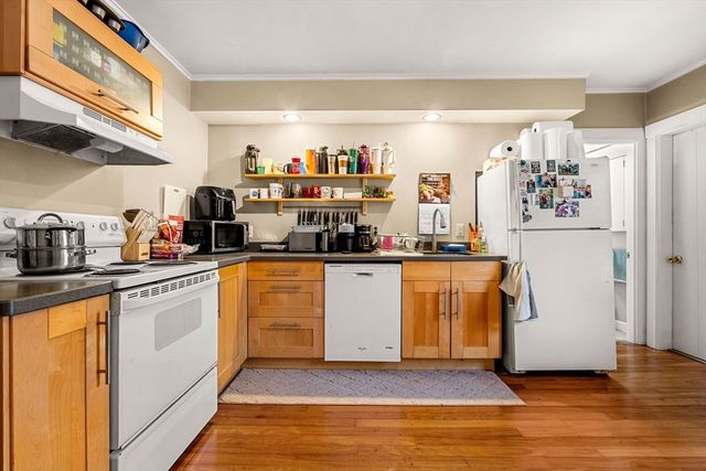 32 Kirby St, Marlborough, MA 01752