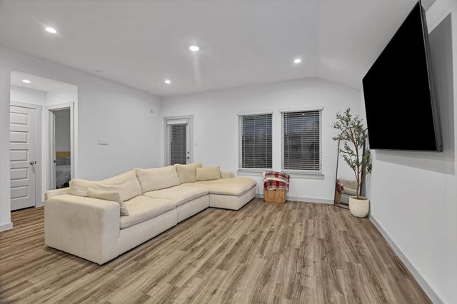 10002 Palm Royal Drive, Baytown, TX 77521