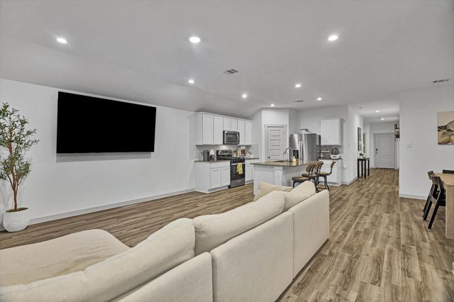 10002 Palm Royal Drive, Baytown, TX 77521