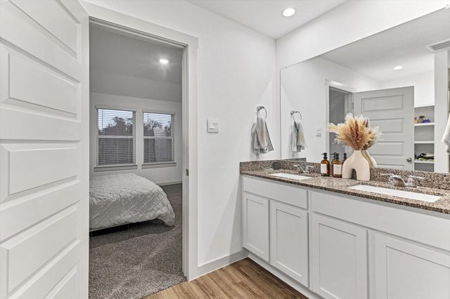 10002 Palm Royal Drive, Baytown, TX 77521