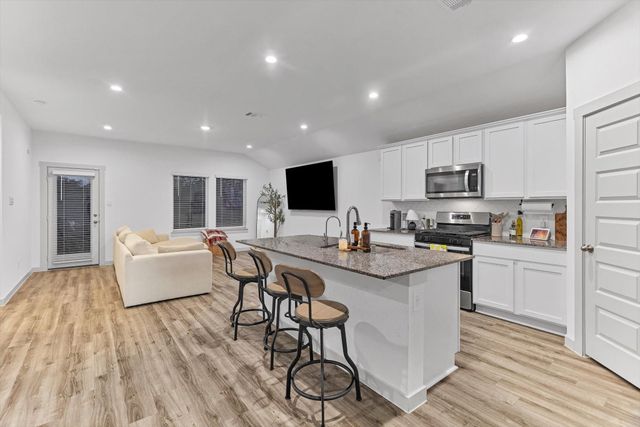 10002 Palm Royal Drive, Baytown, TX 77521