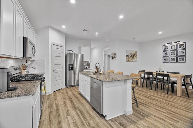 10002 Palm Royal Drive, Baytown, TX 77521