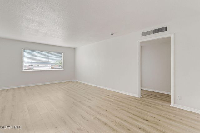 309 CLAIREMONT Road, El Paso, TX 79912