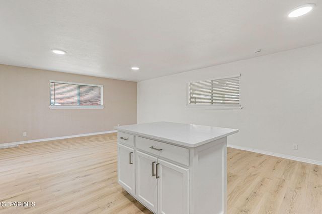 309 CLAIREMONT Road, El Paso, TX 79912