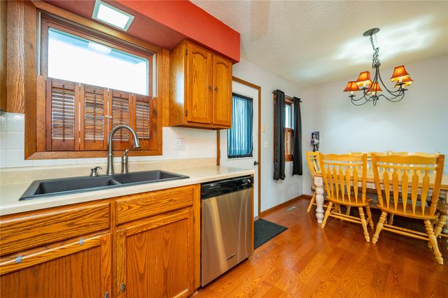 1225 Roland Avenue, Chariton, IA 50049