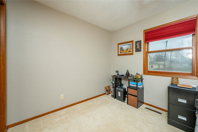 1225 Roland Avenue, Chariton, IA 50049